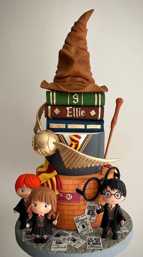 harry potter cake, harry potter birthday cakes, harry potter cake ideas, birthday cake ideas, cake ideas Harry Potter Book Cake Ideas, Harry Potter Birthday Party Cake, Harry Potter Cake Ideas Birthdays, Harry Potter Birthday Party Ideas Cake, Harry Potter Bday Cake, Pasteles Harry Potter, Torte Harry Potter, Harry Potter Pasta, Harry Potter Cakes Birthday