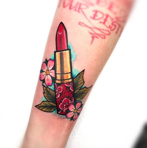 💄lipstick👄 neotradicional 🔥🔥#h2ocean#florida#tattoo#tattoos#adonispaez#dinamic #fusion… Florida Tattoos, Sailor Jerry Tattoo Flash, Lipstick Tattoos, Girls Lipstick, Kunst Tattoos, Sugar Skull Tattoos, Girly Tattoos, Mac Lipstick, Tattoo Stickers