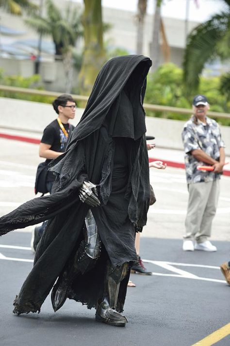 Twitter / donttrythis: Adam Savage from Mythbusters at Comic-Con Adam Savage, Reaper Costume, Black Halloween Dress, Tauriel, San Diego Comic Con, Grim Reaper, Best Cosplay, Halloween Dress, Diy Costumes