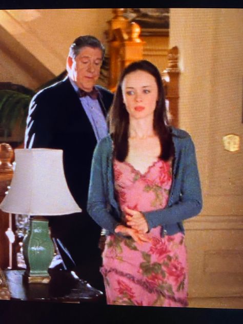 Lorelai Gilmore Wedding, Rory Chilton, Rory Gilmore Chilton, Movie Character Outfits, Gilmore Outfits, Gilmore Style, 90s Television, Rory Gilmore Style, Elena Gilbert Style