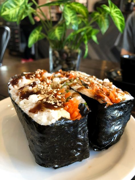 Plant Based Hawaii: 10 Best Vegan Eats In Kona, Big Island Hawian Food, Veganuary Recipes, Tropical Breakfast, Hawaii Activities, Tofu Sandwich, Hawaiian Coffee, Bbq Jackfruit, Mango Curry, Sushi Set