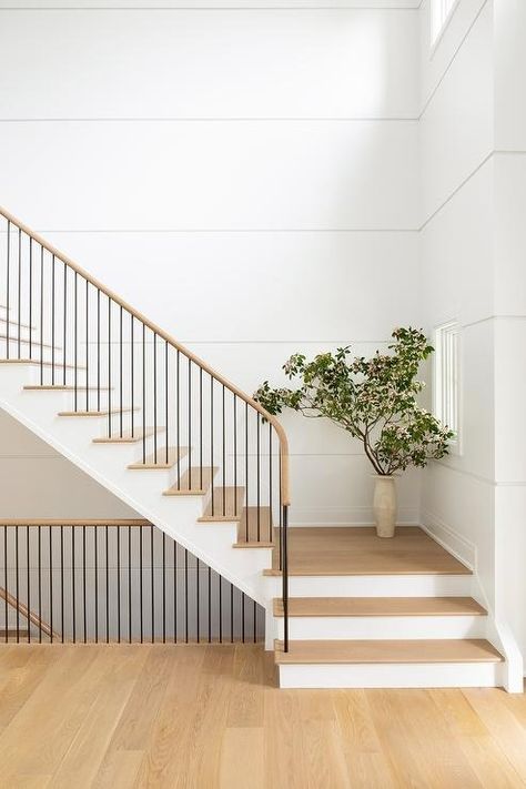 Blond Staircase Treads with Iron Balusters - Transitional - Entrance/foyer British Home Design, Metal Banister, Beach House Stairs, Staircase Railing Ideas, White Plank Walls, Steel Stairs Design, Wooden Staircase Design, Cold Spring Harbor, Wooden Beams Ceiling