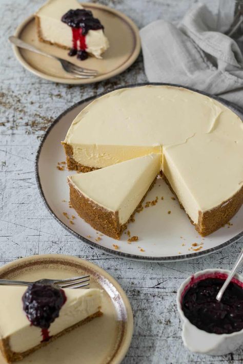 This delicious Philadelphia No-Bake Cheesecake recipe requires a few simple ingredients to produce a decadent dessert. Bake Cheesecake Recipes Easy, No Bake Cheesecake Recipes Easy, Philadelphia Cheesecake Recipe, Bake Cheesecake Recipes, No Bake Cheesecake Recipes, Cheesecake Recipes Easy, Cheesecake Recipes Easy Homemade, Cheesecake Recipes Philadelphia, Chocolate Abuelita