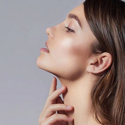 Double Chin Removal in Dubai, Abu Dhabi & Sharjah Make Up Sposa, Double Chin Removal, Double Chin Exercises, Chin Exercises, Cosmetic Clinic, Yoga Help, Fat Removal, Eyebrow Shaping, Double Chin