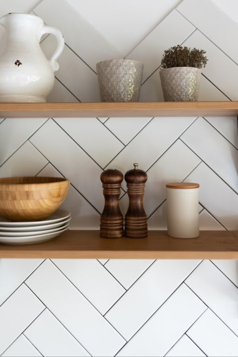 Herringbone Backsplash Oak Cabinets, White Herringbone Backsplash Wood Cabinets, Chevron Vs Herringbone Backsplash, Hering Bone Backsplash Kitchen White, Kitchen Tiles Herringbone, Subway Tile Chevron Backsplash, Herring Bone Tile Backsplash, White Subway Tile Herringbone Backsplash, Subway Herringbone Backsplash