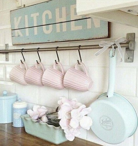 Shabby Chic Romantico, Commode Shabby Chic, Camera Shabby Chic, Cocina Shabby Chic, Chic Kitchen Decor, Deco Pastel, Shabby Chic Kitchen Decor, Cottage Shabby Chic, Estilo Shabby Chic