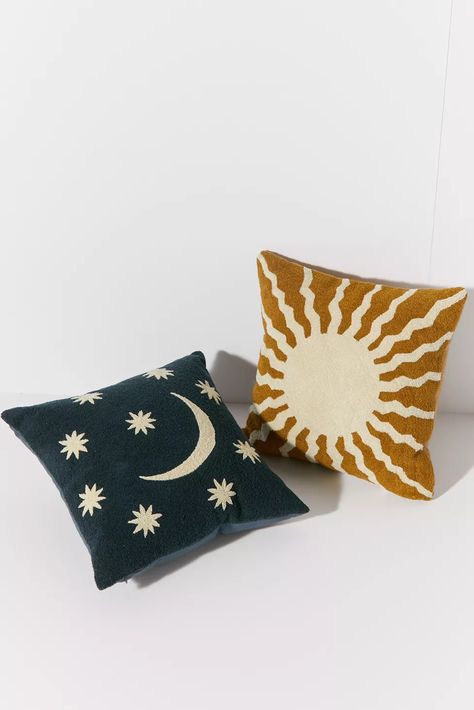 Funky Throw Pillows, Moon Pillow, Bedding Duvet, Boho Bedroom Decor, Art Deco Era, Sun And Moon, Boho Bedroom, Duvet Sets, Fleece Throw