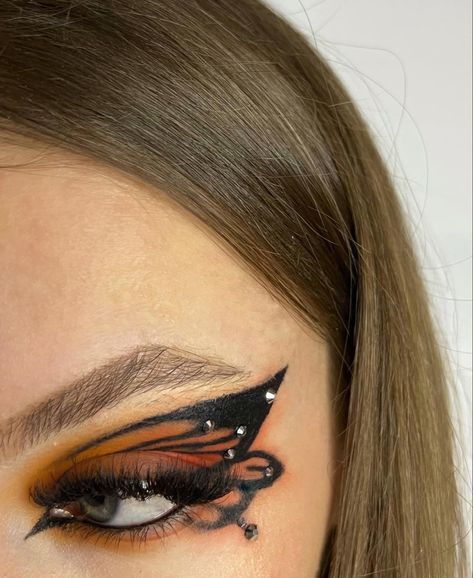 Butterfly Wing Eye Makeup, Dark Butterfly Makeup, Animal Eye Makeup, Orange Butterfly Makeup, Black Butterfly Makeup, Monarch Butterfly Makeup, Butterfly Makeup Tutorial, Makeup Look Colorful, Bug Makeup