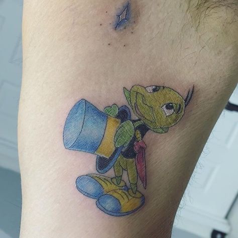 #jiminycrickettattoo #jiminycricket #disneycharactertattoo #colortattoo #cartoontattoo | Instagram Cricket Tattoo, Disney Characters Tattoos, Jiminy Cricket, Cartoon Tattoos, Disney Tattoos, Color Tattoo, Doodle Art, Tatting, Tattoo Designs