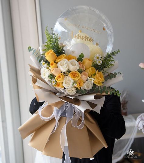 Flower Arrangement Workshop, Graduation Flower Bouquet, Balloon Bouquet Diy, Graduation Bouquet, Diy Bouquet Wrap, Clear Balloons, Flower Bouquet Diy, Yellow Balloons, Yellow Theme