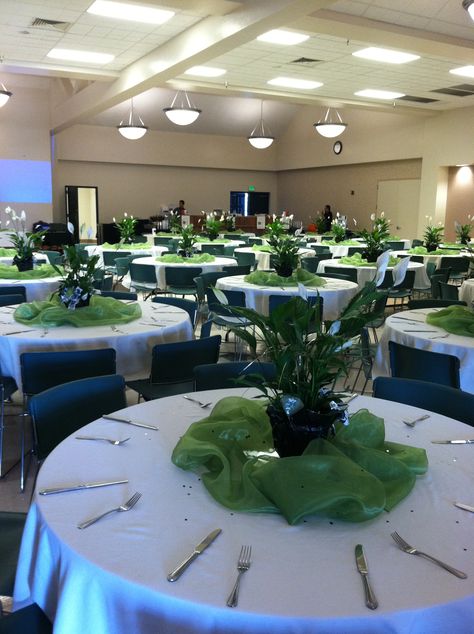 Turf Centerpieces, Golf Outing Centerpieces, Golf Tournament Centerpieces, Golf Banquet Ideas, Golf Themed Centerpieces Ideas, Golf Centerpiece Ideas, Golf Tournament Themes, Golf Table Decorations, Golf Charity Event