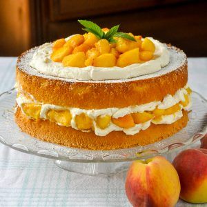 Bourbon Peach Shortcake Vanilla Cake With Peach Filling, Bourbon Peach Cake, Peach Shortcake Recipe, Fruit Shortcake, Peaches Cake, Peaches Recipes, Fat Cake, Peach Shortcake, Cheesecake Oreo