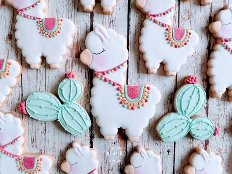 Llama Cookies, Easter Sugar Cookies Decorated, Llama Party, Easter Sugar Cookies, Llama Birthday, Jungle Baby Shower Theme, Birthday Party Theme Decorations, Baby Shower Inspiration, Animal Cookies