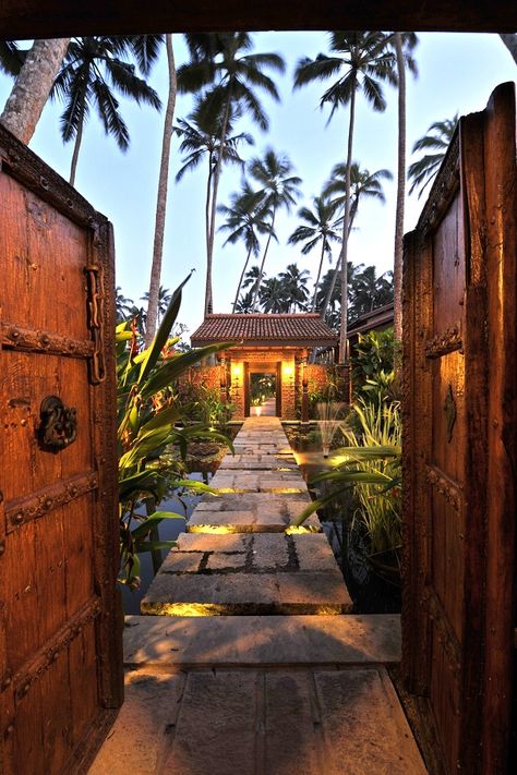 Bali Garden, Kolam Koi, Tropical Garden Design, Tropical Backyard, Most Beautiful Gardens, Tropical House, Formal Gardens, Garden Pictures, Open Door