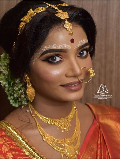 Bengali Dress, Odia Bride, Bengali Marriage, Bengali Aesthetic, Kolka Design, Celebrity House, 2023 Celebration, Alta Design, Bengali Bridal Makeup