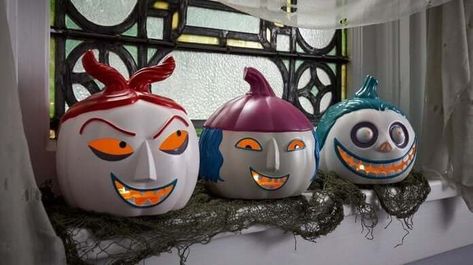 Forget jack-o'-lanterns, get Lock, Shock and Barrel from The Nightmare Before Christmas. Halloween Pumpkins Drawing, Painted Halloween Pumpkins, Pumpkins Drawing, Cute Halloween Pumpkins, Nightmare Before Christmas Pumpkin, Scary Halloween Pumpkins, Pumpkin Drawing, Halloween Pumpkins Painted, Halloween Pumpkins Carvings