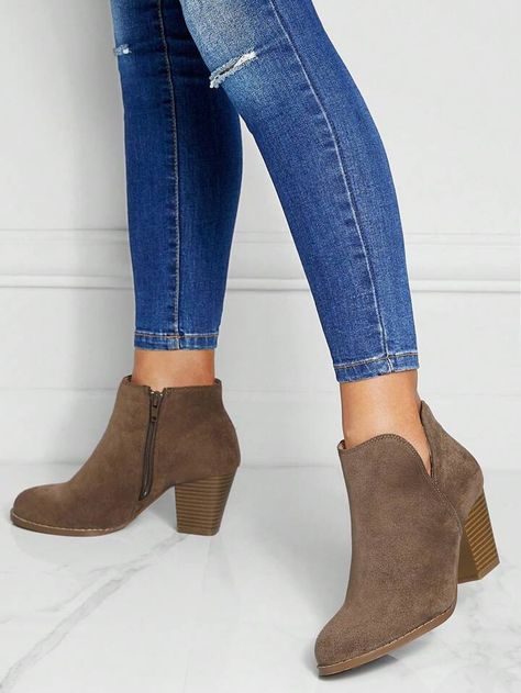 Classic Boots Woman, Chunky Heeled Boots, Boots Women Fashion, Classic Boots, Pointed Toe Heels, Suede Loafers, Womens Boots Ankle, Suede Booties, Black Booties