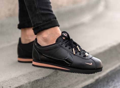 Nike Cortez Black, Nike Cortez Women, Nike Cortez Shoes, Cortez Shoes, Nike Shoes Blue, Black And Rose Gold, Nike Classic Cortez, Classic Cortez, Nike Shoes Outfits