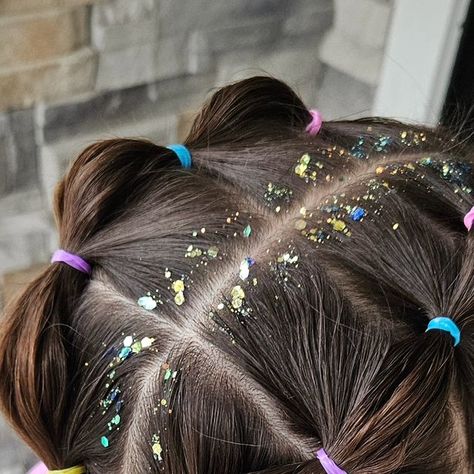 Jeanette Nuttall on Instagram: "I don't believe you can ever go wrong with bubble braids!   Today we did some bubbles into a ponytail and added a bow and some glitter to really make this style pop! ✨️  Glitter by: @harpyranneco   #cuteponytail #littlegirlhairideas #bubblebraids #polishednpretty #schooldayhair #simplehair #quickhairstyle #easyhairstyle #toddlerhair #littlegirlshair #cutehairforgirls #schoolhair #hairstyleoftheday #hairideasforgirls" I Dont Believe You, Cute Ponytails, Bubble Braids, A Ponytail, Glitter Hair, High Ponytails, Quick Hairstyles, Toddler Hair, Hairstyles For School