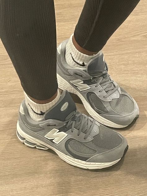 Crowd Reference, New Balance 2002r Outfit, New Balance 2002r Grey, New Balance 2002, Zara Fashion Outfits, Fall Winter Capsule Wardrobe, New Balance Outfit, Fake Account, New Balance 2002r