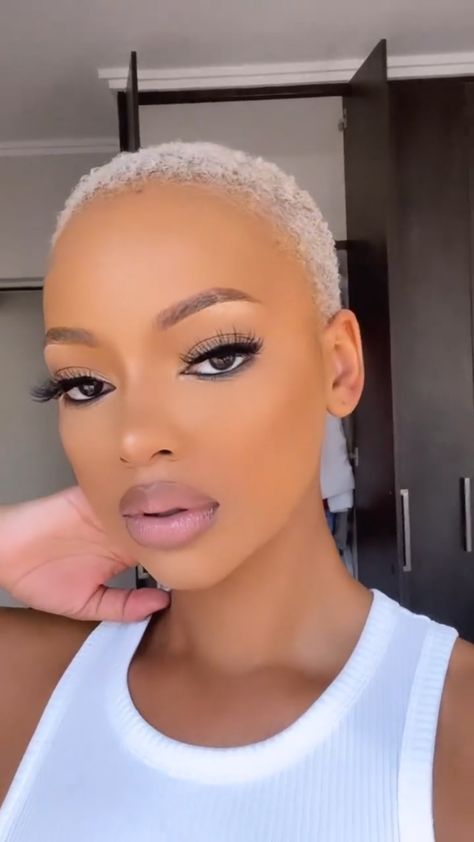 Bleach Short Hair Black Women, African Short Hair Cuts For Ladies, Short Bleached Hair, Short Platinum Blonde Hair, Short Dyed Hair, Short Hair Designs, Shaved Hair Cuts, Short Hair Undercut, Cute Short Haircuts