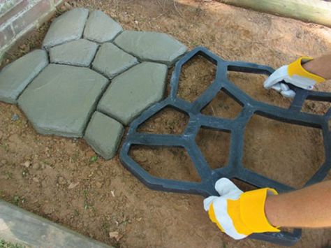 QUIKRETE Walk Maker Building Forms are reusable plastic molds for creating patterned walks, paths, patios, courtyards, etc. How To Lay Pavers, Ideas Para Decorar Jardines, Walk Maker, Stone Road, Stone Patio, Garden Paving, Camping Grill, Stone Walkway, Concrete Stone