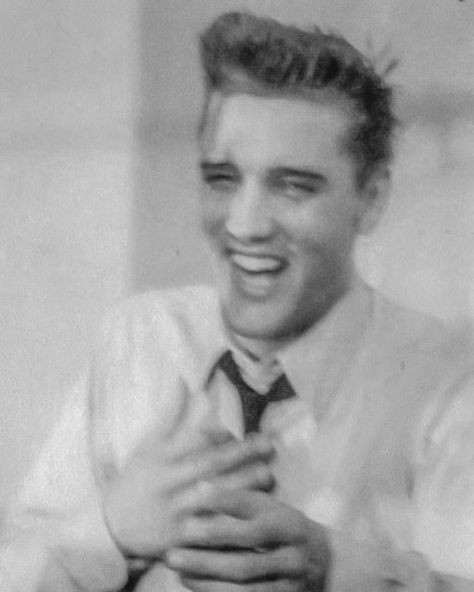 relvis on Twitter: "Smiling laughing Elvis WARNING ⚠️ : SO CUTE" / Twitter Elvis Presley Laughing, Elvis Smiling, Elvis Laughing, Elvis Presley Photos, Austin Butler, Tom Hiddleston Loki, Ap Art, Graceland, Elvis Presley