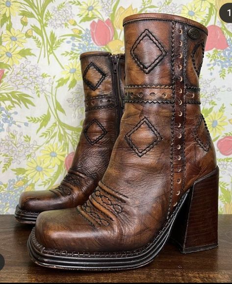 Brown Western Boots, Look Boho Chic, Cooler Style, Mode Hippie, Estilo Hippie, Funky Shoes, Aesthetic Shoes, Shoe Inspo, Swag Shoes