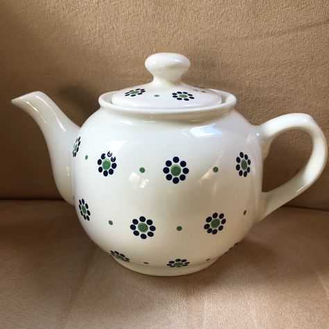 Teapot Painting, Pottery Idea, Decorating Pottery, Color Me Mine, Cerámica Ideas, Keramik Design, Pottery Shop, Mandala Painting, Ceramic Teapots