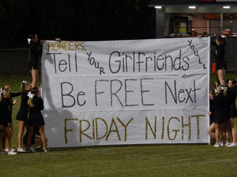 SCHS versus Chattanooga. 11-06-2015. First round of playoff games. Playoff Run Through Banner, Freshmen Posters, Funny Football Signs High Schools, Fnl Signs, Sports Locker Decorations, Fnl Posters, Senior Signs, School Spirit Ideas Pep Rally, Run Through Signs