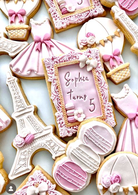 Paris Cookies, Bolo Paris, Paris Birthday Theme, Bakery Sweets, Pie Bakery, Paris Cakes, Royal Iced Cookies, Paris Birthday, Cookies Pastry