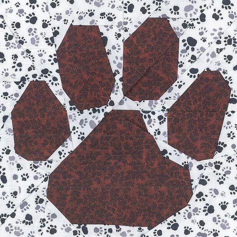 Paper pieced paw print (Hound)                                                                                                                                                                                 More Dog Paw Quilt Block, Dog Quilt Patterns Free Ideas, Paw Print Quilt Block, Paw Print Quilt, Dog Quilt Block, Free Paper Piecing Patterns, Cat Quilt Patterns, Paper Piecing Tutorial, Paper Pieced Quilt Patterns