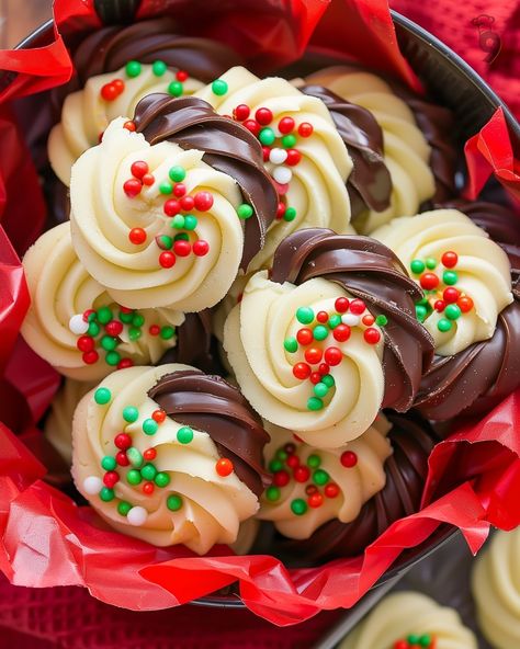 Butter Cookie Recipe Christmas, Christmas Butter Cookies, Christmas Butter, Butter Cookie Recipe Easy, Chocolate Dipped Cookies, Butter Biscuits, Christmas Baking Recipes, Butter Cookies Recipe, Cookie Swap