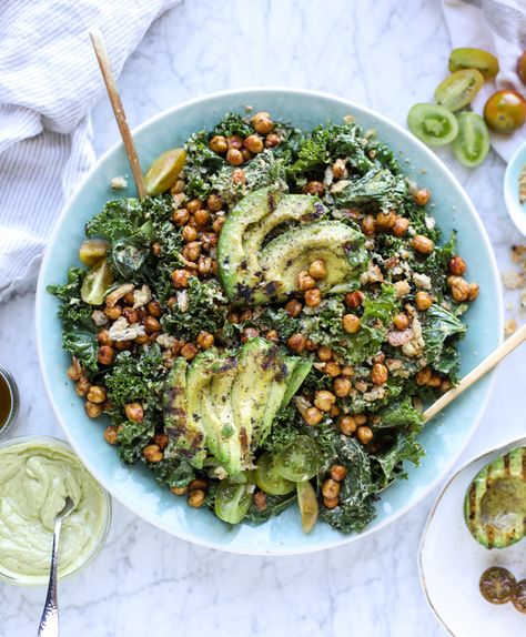 grilled kale avocado salad I howsweeteats.com Kale Avocado Salad, Grilled Kale, Cactus Club, Creamy Avocado Dressing, Crunchy Chickpeas, Grilled Avocado, Grilled Veggies, Grilled Corn, Kale Salad