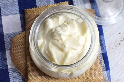 Homemade Face Lotion, Almond Lotion, Whipped Body Lotion, Diy Body Lotion, Diy Body Products, Homemade Lotions, Whipped Lotion, Herb Life, Whipped Body Cream