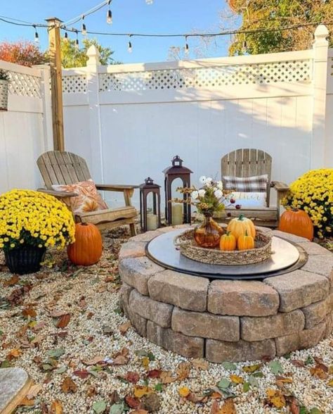 Fall Fire Pit, Build A Fire Pit, Fall Backyard, How To Build A Fire Pit, To Build A Fire, Garden Fire Pit, Landscaping Garden, Fire Pit Area, Fire Pit Designs