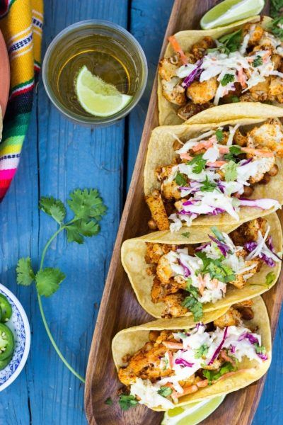 BBQ Black Bean & Quinoa Tacos with Cilantro Slaw {vegan} - She Likes Food Beachy Waves Tutorial, Vegetarische Diners, Jalapeño Salsa, Cauliflower Chickpea, Bbq Cauliflower, Lime Slaw, Chickpea Tacos, Cauliflower Tacos, Vegetarian Tacos