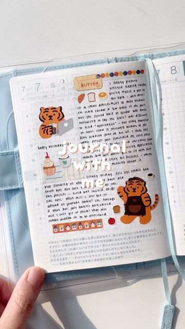 Rachel | Journal on Instagram: "journal with me 🍞 first time sharing a page from my hobonichi original avec 🫧 ngl a little nervous 😆 - any encouragements will be well appreciated 🥹🫶🏻 but hobonichi has been one of my favorites for many years and I love journaling in it! the layout + journal size is just so much fun ☕️🥐 a little side note: I’m now in my 6th year of using hobonichi (ほぼ日6年生です🌱) I’ve tried art journaling in it, memory keeping, as a planner, or just plain writing and it ALL works 😳✨ happy tuesday! hope you have a lovely day today 🤍 ——— supplies info washi tape: - GONGJANG // wriggle masking tape - color line @green_gongjang stickers: - MUZIK TIGER // Daily Tiger Stickers 09 @muziktiger (purchased from @sukoshimart ) - SUATELIER // mini series - no. 103 food 02 @suateli Hobonichi Original Layout, Daily Journal Page Ideas, Hobonichi A6 Layout Ideas, Hobonichi A6 Ideas, Hobonichi Layout, Hobonichi Inspiration, Journal Types, Hobonichi Daily, Hobonichi Original