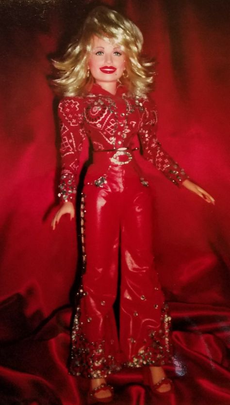 Dolly Parton Barbie, Dolly Patron, Creepy Baby Dolls, Doll Beauty, Golden Oldies, Barbie I, Dolly Parton, Music Genres, Christmas 2024