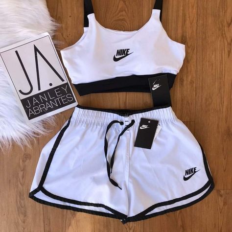 Conjunto deportivo Adidas Christmas Ideas For Teenage Girl, Nike Sports, Nike Shorts, Christmas Ideas, Books Wattpad, Sports Bra, Wattpad, Nike, Bra