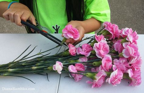 How To Make A Flower Lei Graduation, How To Make Flower Lei, How To Make A Lei Diy, Yarn Leis Diy, Fresh Flower Lei Diy, Flower Leis For Graduation, Flower Lei Diy, How To Make Leis, Oragami Money