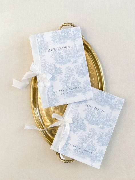 Linen Toile De Jouy Vow Books - Etsy French Blue Wedding, Her Vows, Blue White Weddings, Keepsake Wedding, Vow Books, Leipzig Germany, Something Blue Wedding, Custom Wedding Stationery, Vow Book