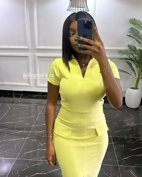 LIZ DRESS ✨ Price : N33,000 Processing period Within Lagos : 10 WORKING DAYS Other states: 13 WORKING DAYS Outside Nigeria: 15-20 WORKING DAYS Please check our size chart before placing orders 💕 Short Dress Styles Classy, Corporate English, English Gowns, Office Wear Ideas, Neckline Ideas, Corporate Gowns, Corporate Wears, Corporate Dresses, Materials Gown Style