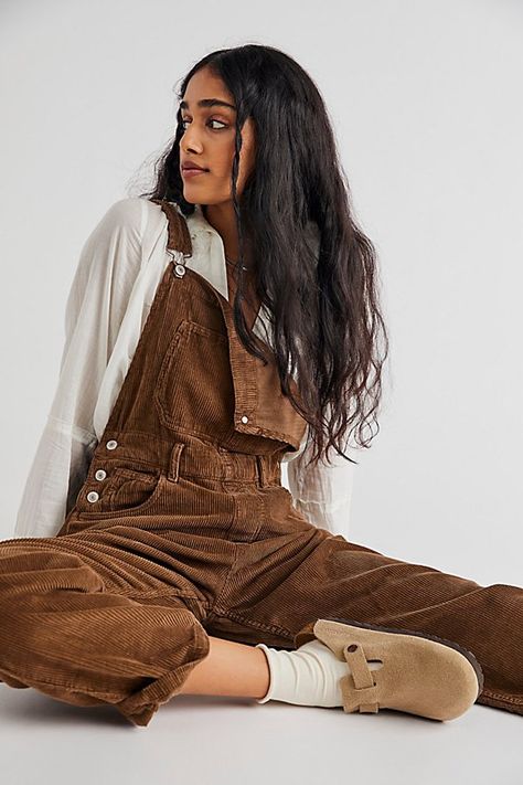 Ziggy Overalls, Cord Overalls, Granola Outfits, Overalls Outfits, Overall Outfit, Overalls Outfit, Skandinavian Fashion, Corduroy Overalls, Spring Look