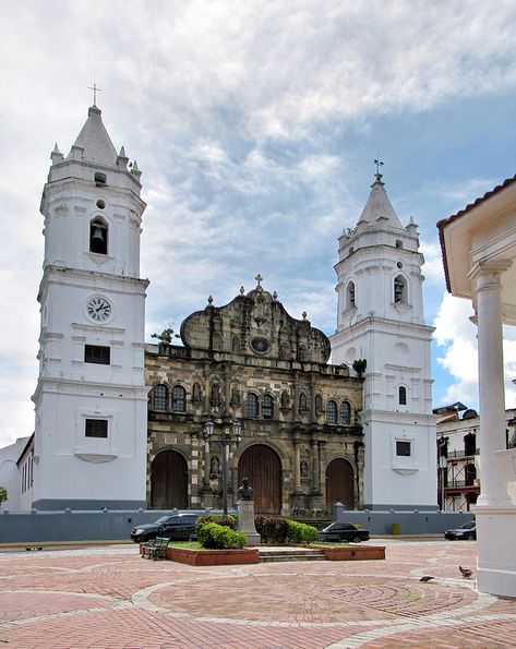 Panama Catedral Metropolitana - Ciudad de Panamá - Wikipedia, la enciclopedia libre Sacred Heart Cathedral, Spanish Colonial Homes, Panama Canal, Sainte Marie, Central American, Dnd Art, Spanish Colonial, Caribbean Sea, Planning A Trip