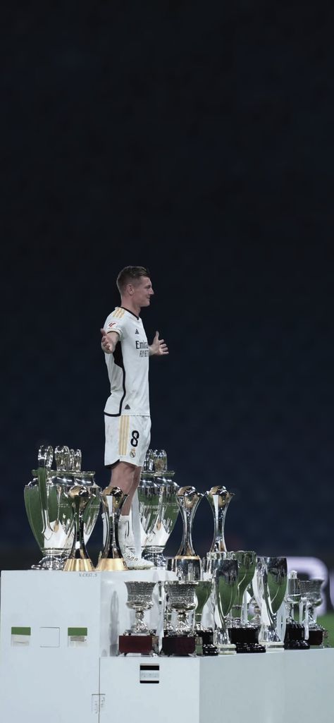 Hala Madrid Wallpaper Aesthetic, Real Madrid Wallpapers Aesthetic, Best Real Madrid Wallpapers, Fussball Wallpaper, Football Aesthetic Real Madrid, Kroos Wallpapers, Toni Kroos Wallpapers, Real Madrid Fans Wallpaper, Toni Kroos Real Madrid