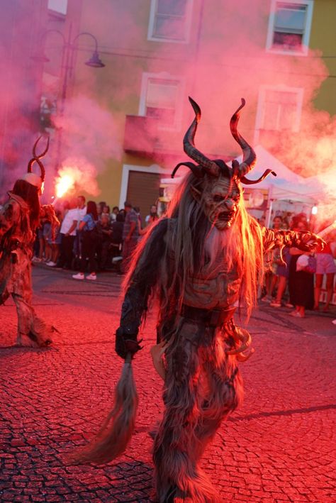 Krumpas Christmas, Krampus Cosplay, Krampus Costume, Fantasy Country, Mari Lwyd, Horror Costumes, Krampus Christmas, Zombie Halloween Costumes, Horror Costume