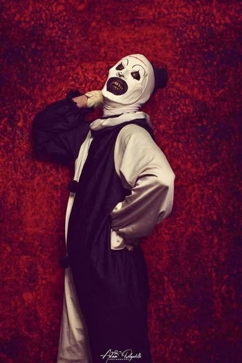 Art The Clown Santa Claus, Art The Clown Terrifier Wallpaper, Art The Clown Wallpaper, Solo Aesthetic, Art The Clown Terrifier, Art The Clown, Horror Movies Funny, Scary Movie Characters, Horror Villains