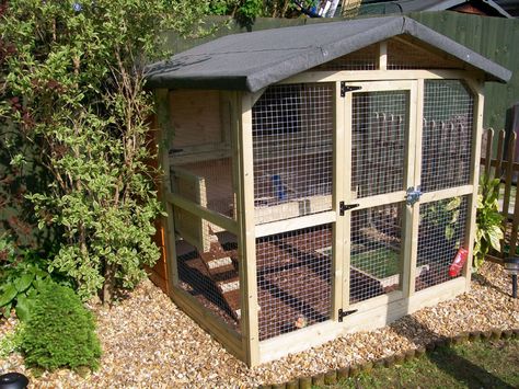 rabbit house ideas | Rabbit enclosures ??? - MCHY Forum Archive Outdoor Rabbit Run, Rabbit Shed, Diy Rabbit Hutch, Rabbit Pen, Rabbit Enclosure, Meat Rabbits, Bunny Hutch, Raising Rabbits, Rabbit Cages