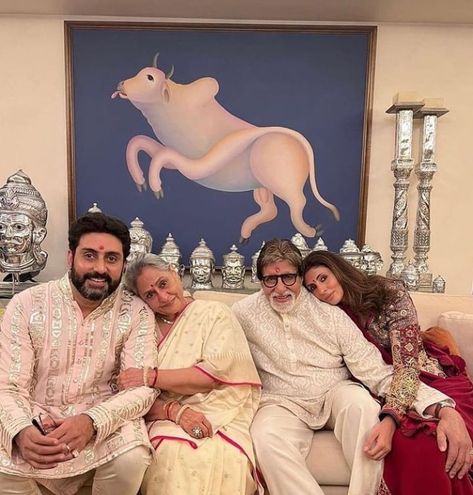 Jaya Bhaduri, Shweta Bachchan, Bachchan Family, Jaya Bachchan, Satyajit Ray, Diwali Pictures, Bull Painting, Marry Your Best Friend, Throwback Pictures